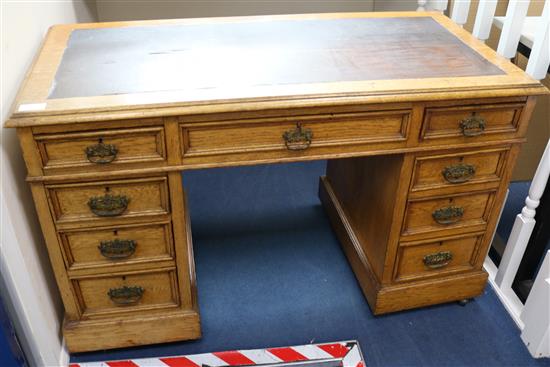An Edwardian oak desk, W.121cm